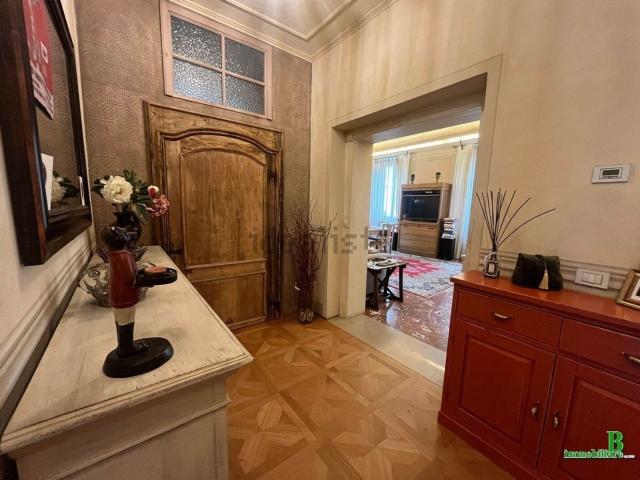 Appartamento in vendita di 168 m² in Via Regia