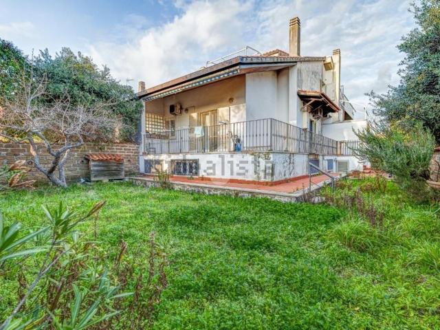 Appartamento in vendita di 168 m² in Via Terme di Traiano