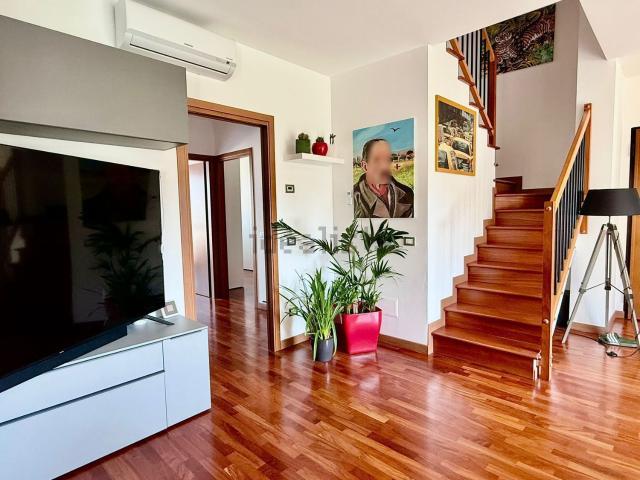 Appartamento in vendita di 168 m² in Via Ugo Tognazzi