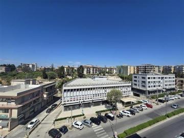 Appartamento in vendita di 168 m² in Viale Teracati