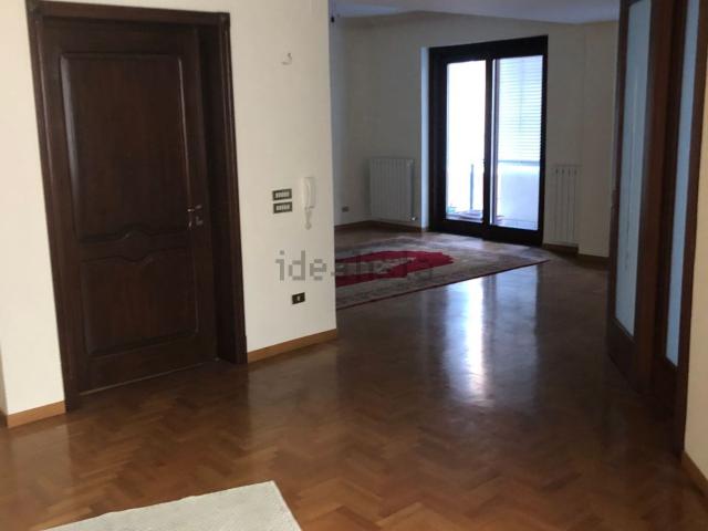 Appartamento in vendita di 169 m² in Traversa B, 20