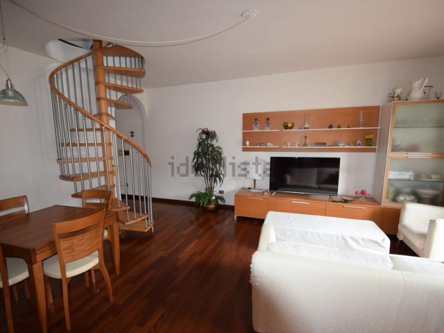 Appartamento in vendita di 169 m² in Via Andrea Costa