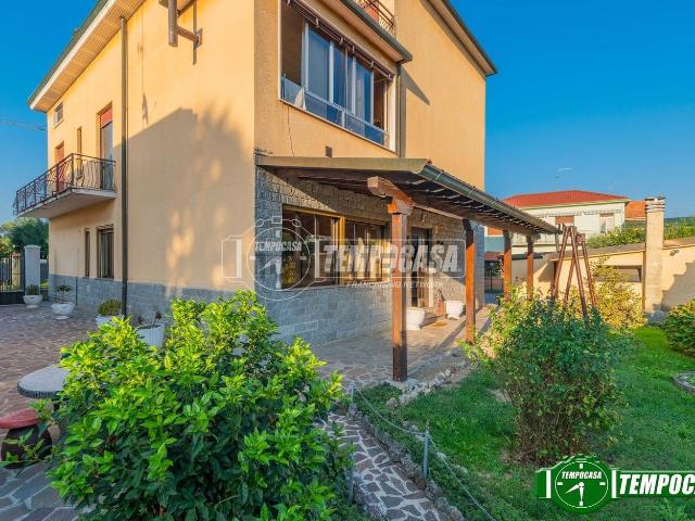 Appartamento in vendita di 169 m² in Via Giosuè Carducci, 6