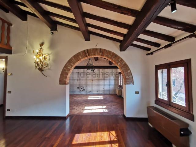 Appartamento in vendita di 169 m² in Via Dondi dall&apos Orologio