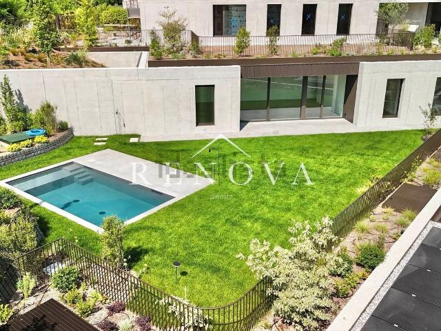 Appartamento in vendita di 169 m² in Via degli Alpini
