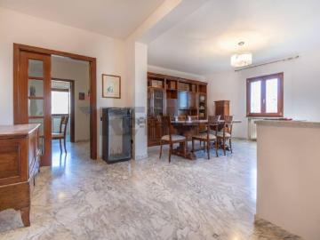 Appartamento in vendita di 169 m² in Via dei Frentani, 322