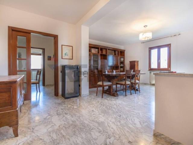 Appartamento in vendita di 169 m² in Via dei Frentani, 322