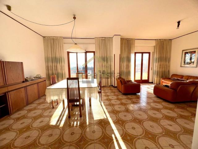 Appartamento in vendita di 169 m² in Via dell&apos Autonomia Siciliana, 70