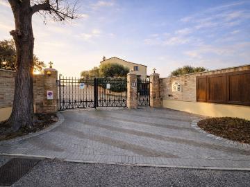 Appartamento in vendita di 169 m² in Via Montese, 33