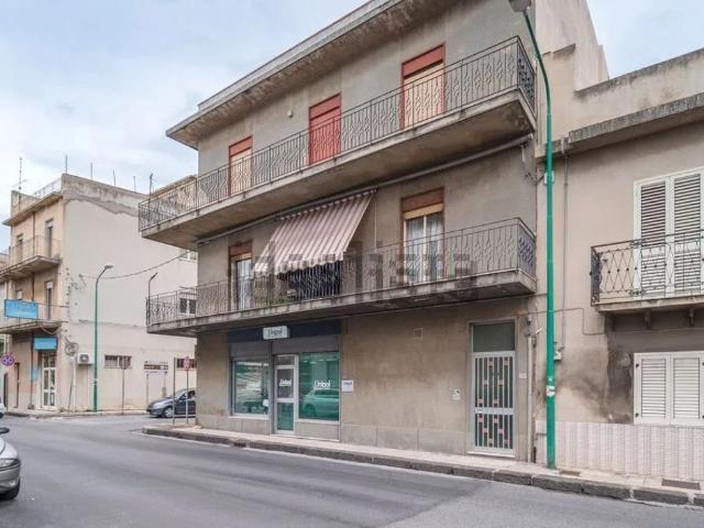Appartamento in vendita di 169 m² in Via Nazionale angolo Via Piersanti Mattarella