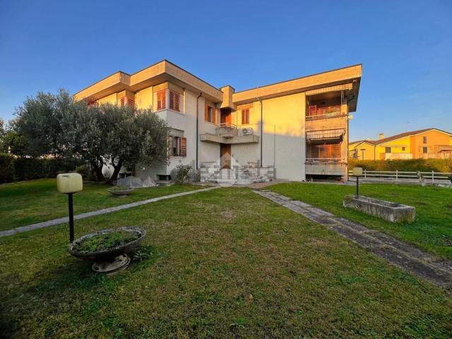 Appartamento in vendita di 169 m² in Via Strà, 77
