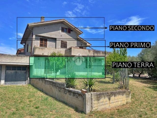 Appartamento in vendita di 169 m² in Strada Santa Barbara, 1