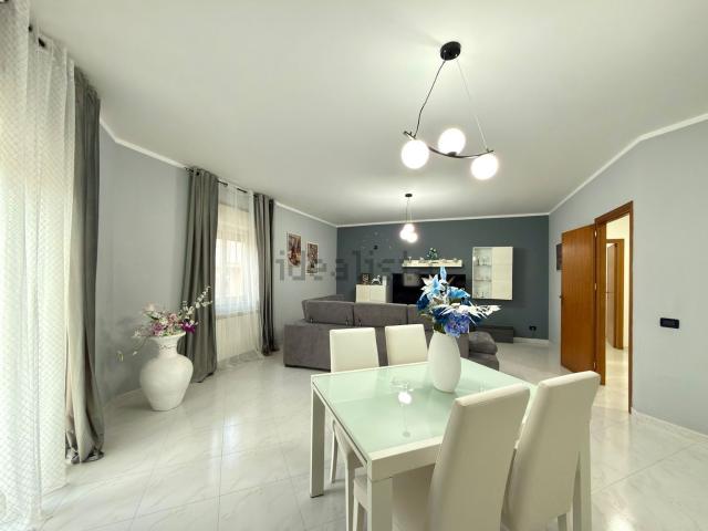 Appartamento in vendita di 170 m² in Via Colombo, 138