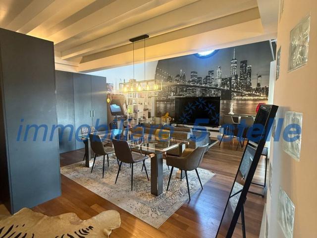 Appartamento in vendita di 170 m² in Via Carlo Mollino, 25