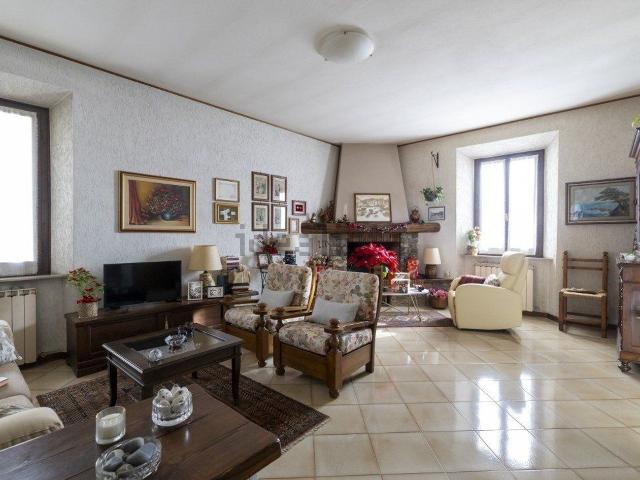 Appartamento in vendita di 170 m² in Via Cesare Battisti