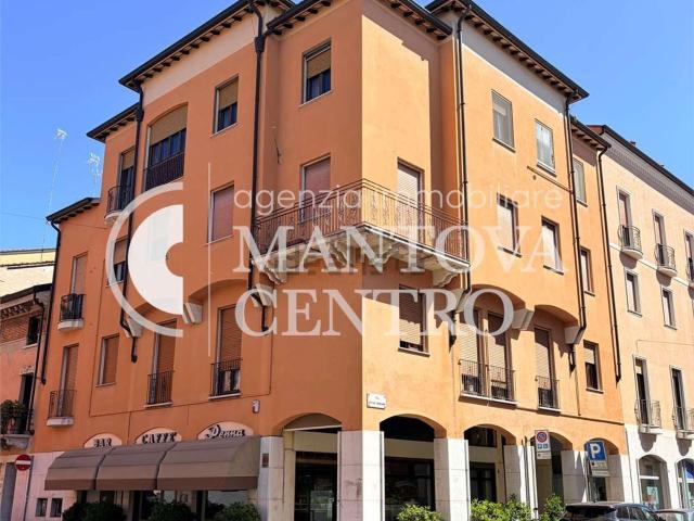Appartamento in vendita di 170 m² in Via Giulio Romano