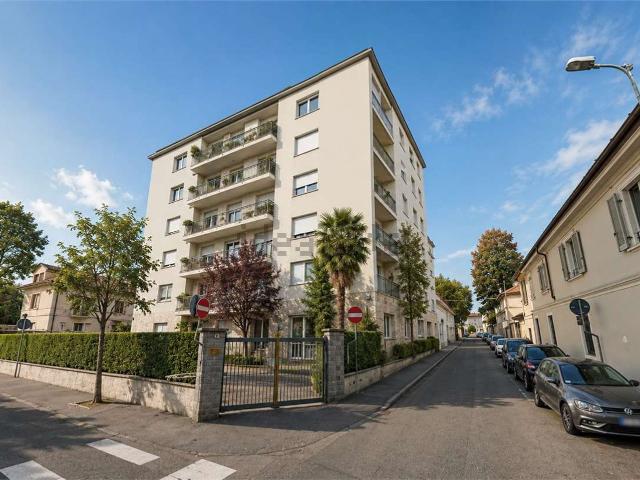 Appartamento in vendita di 170 m² in Via Giuseppe Parini, 5