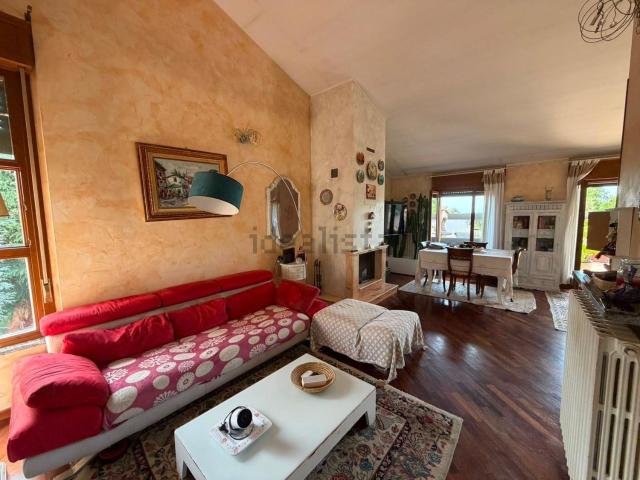 Appartamento in vendita di 170 m² in Via Giuseppe Ungaretti, 9