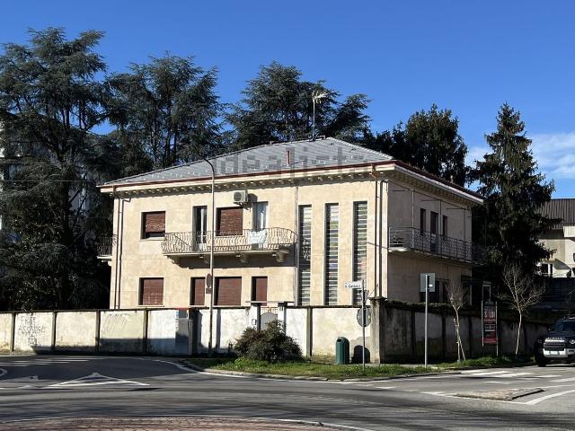 Appartamento in vendita di 170 m² in Via Giosuè Carducci, 15