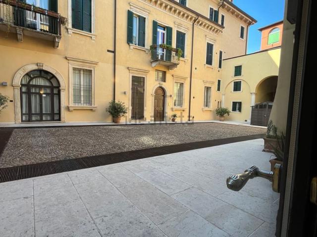 Appartamento in vendita di 170 m² in Via Giosuè Carducci