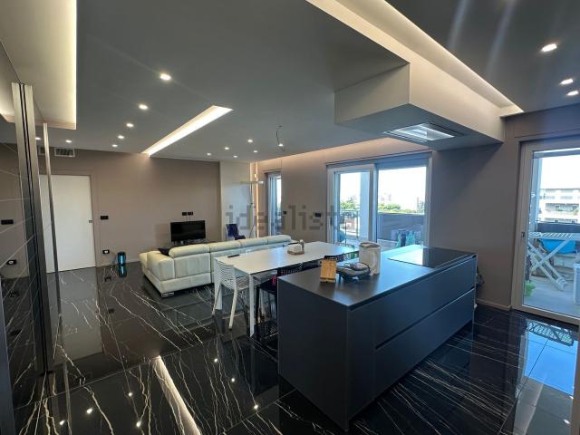 Appartamento in vendita di 170 m² in Via Giovanni Amendola