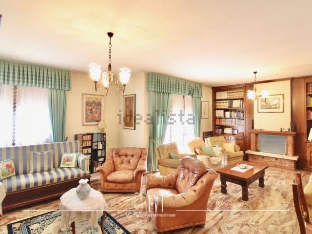 Appartamento in vendita di 170 m² in Via Donatella Cesaro, 23
