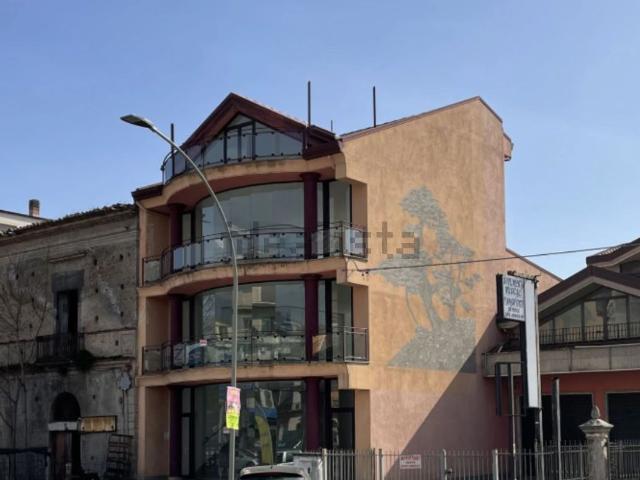 Appartamento in vendita di 170 m² in Via del pino loricato