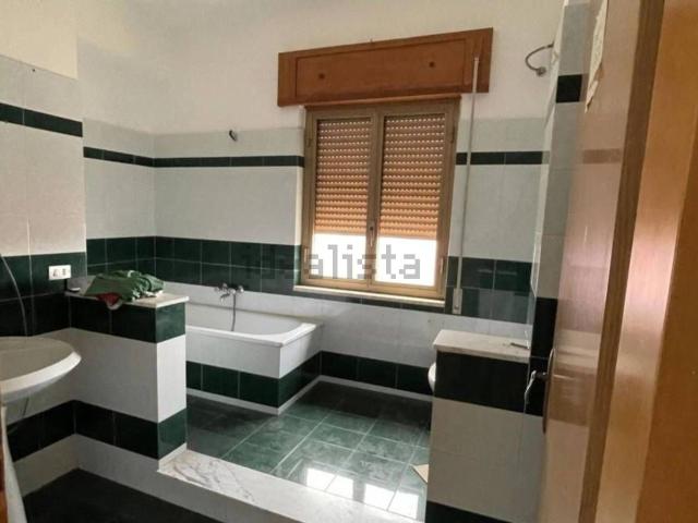 Appartamento in vendita di 170 m² in Via del pino loricato, 32