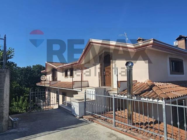 Appartamento in vendita di 170 m² in Via Delcogliano Raffaele