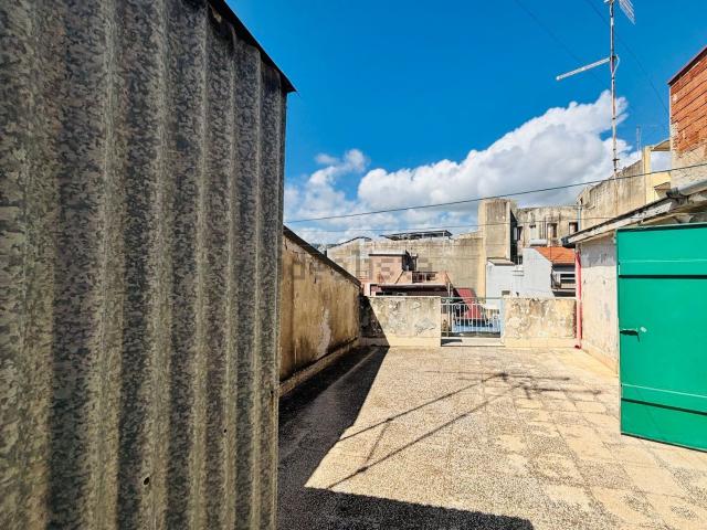 Appartamento in vendita di 170 m² in Via della Pentapoli