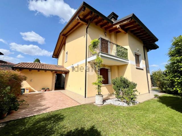 Appartamento in vendita di 170 m² in Via Divisione Julia, 34