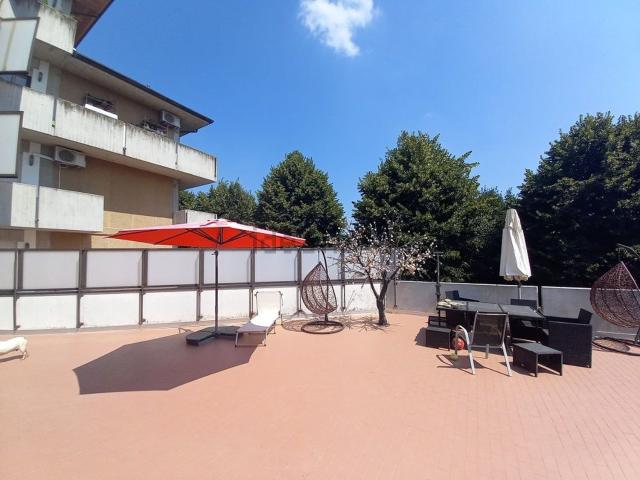 Appartamento in vendita di 170 m² in Via Dino Ravaglioli