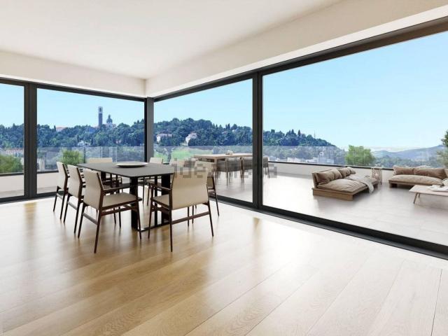 Appartamento in vendita di 170 m² in Via Fabbro