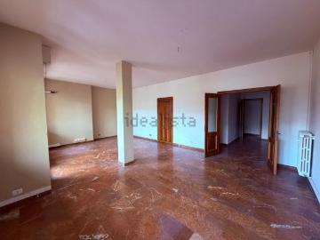 Appartamento in vendita di 170 m² in Via Fabio Filzi, 55100