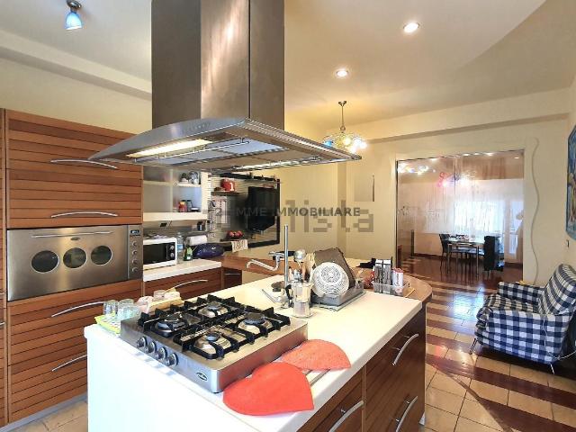 Appartamento in vendita di 170 m² in Via Fabio Filzi