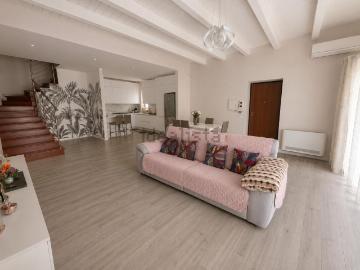 Appartamento in vendita di 170 m² in Via Indipendenza