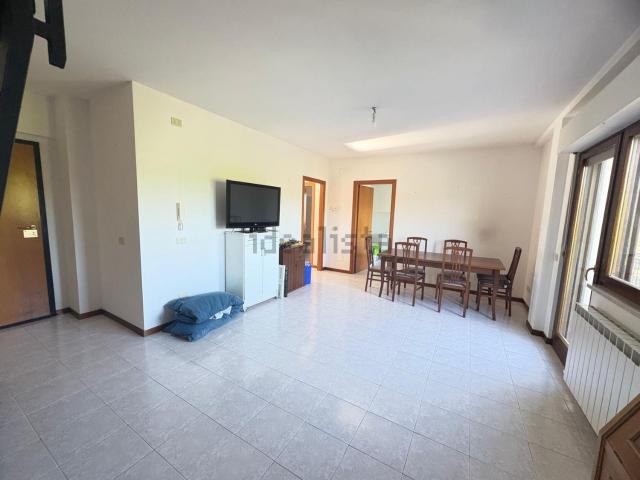 Appartamento in vendita di 170 m² in Via Osteria del Colle