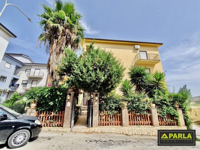 Appartamento in vendita di 170 m² in Via L&apos Aquila