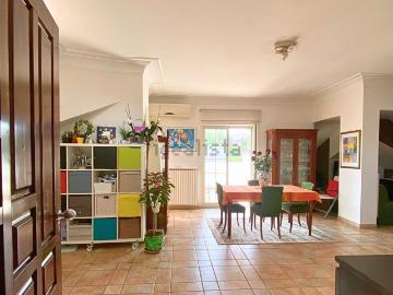 Appartamento in vendita di 170 m² in Via Mons. Onofrio Brindisi