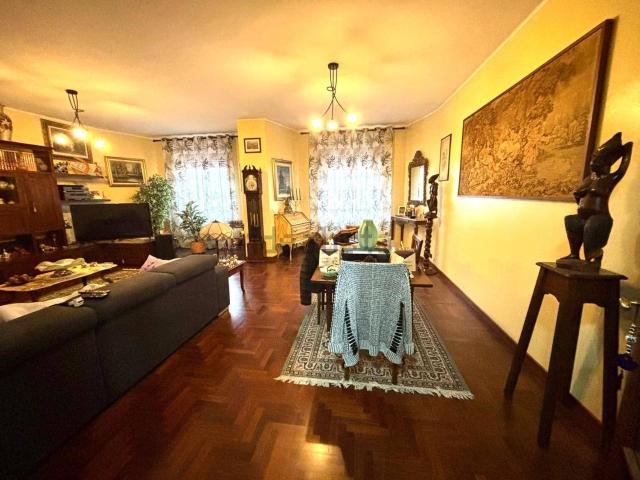 Appartamento in vendita di 170 m² in Via Montegrappa