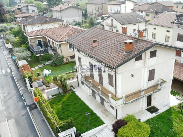 Appartamento in vendita di 170 m² in Via Marchiani