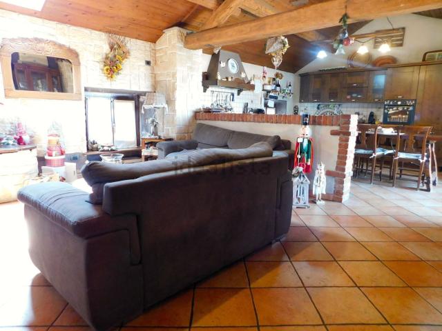 Appartamento in vendita di 170 m² in Via Salvadeo, 2