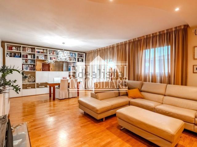 Appartamento in vendita di 170 m² in Via G. Plona