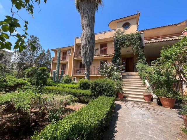 Appartamento in vendita di 170 m² in Via Petronio, 2