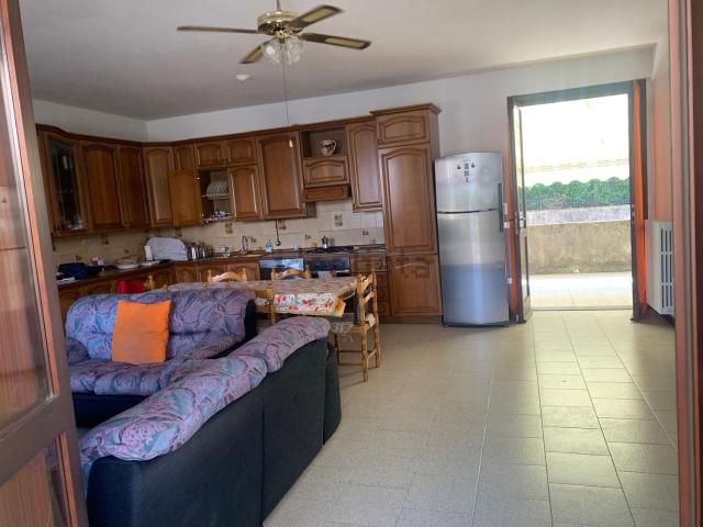 Appartamento in vendita di 170 m² in Via per Cesano Maderno, 146
