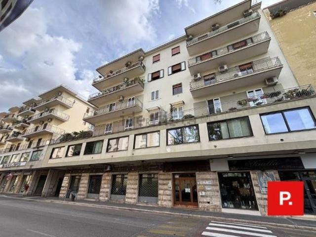 Appartamento in vendita di 170 m² in Via Roma, 74