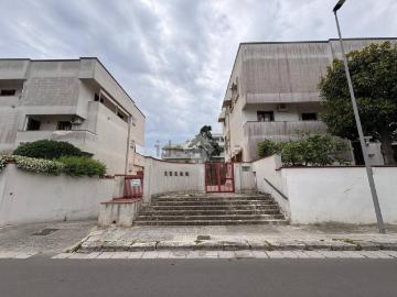 Appartamento in vendita di 170 m² in Via Ruggero Flores, 2