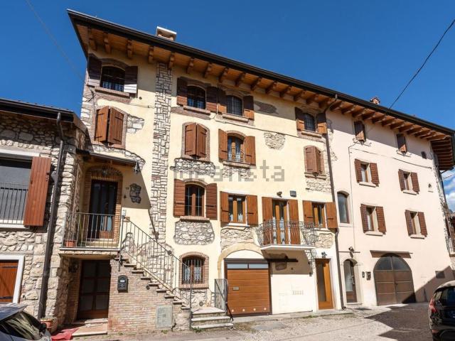 Appartamento in vendita di 170 m² in Via Tomenighe di Mezzo, 12