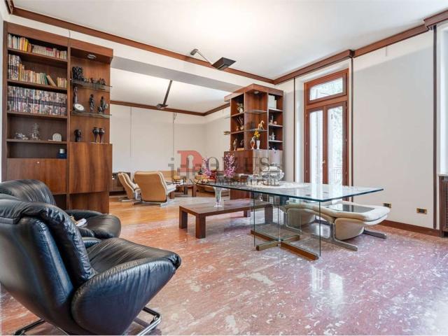 Appartamento in vendita di 170 m² in Via Trento, 11