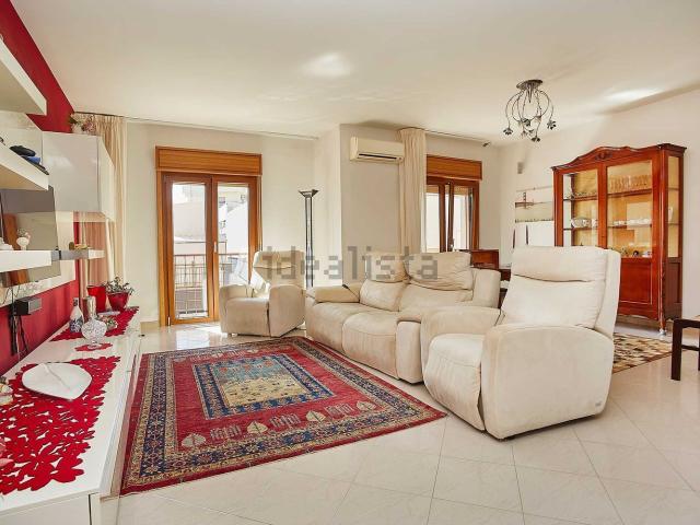 Appartamento in vendita di 170 m² in Via Ugo Foscolo, 89